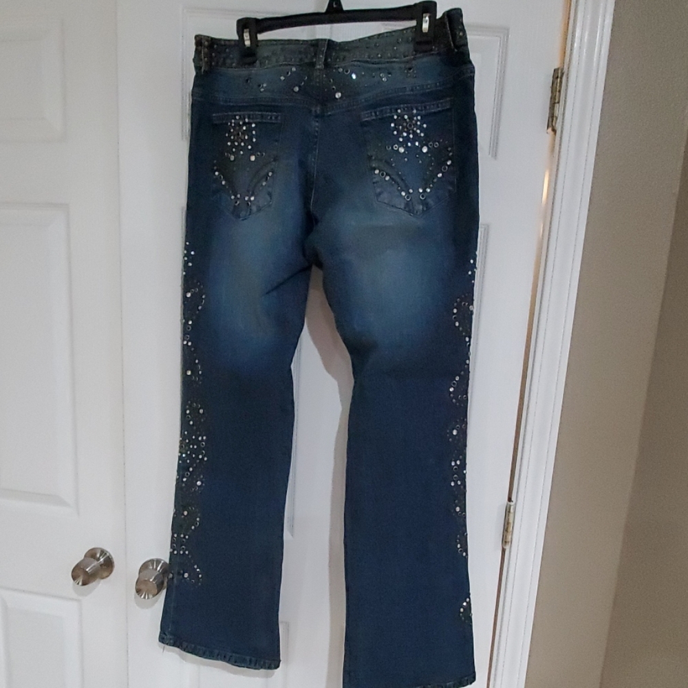 Jeans - Picture 2 of 4